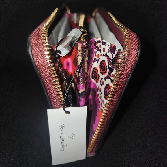 Vera Bradley Quilted Georgia Wallet. NEW With Tags - Picture 4 of 10